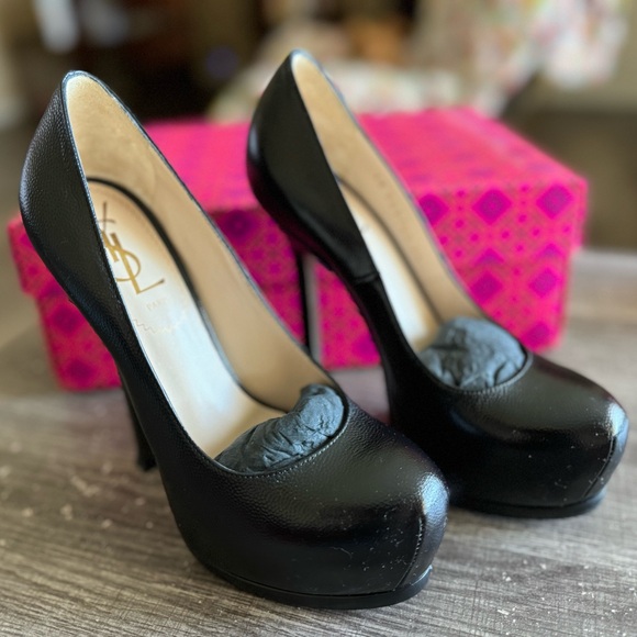Yves Saint Laurent black leather heels in excellent conditions! Size 34.5/4.5 - Picture 3 of 10